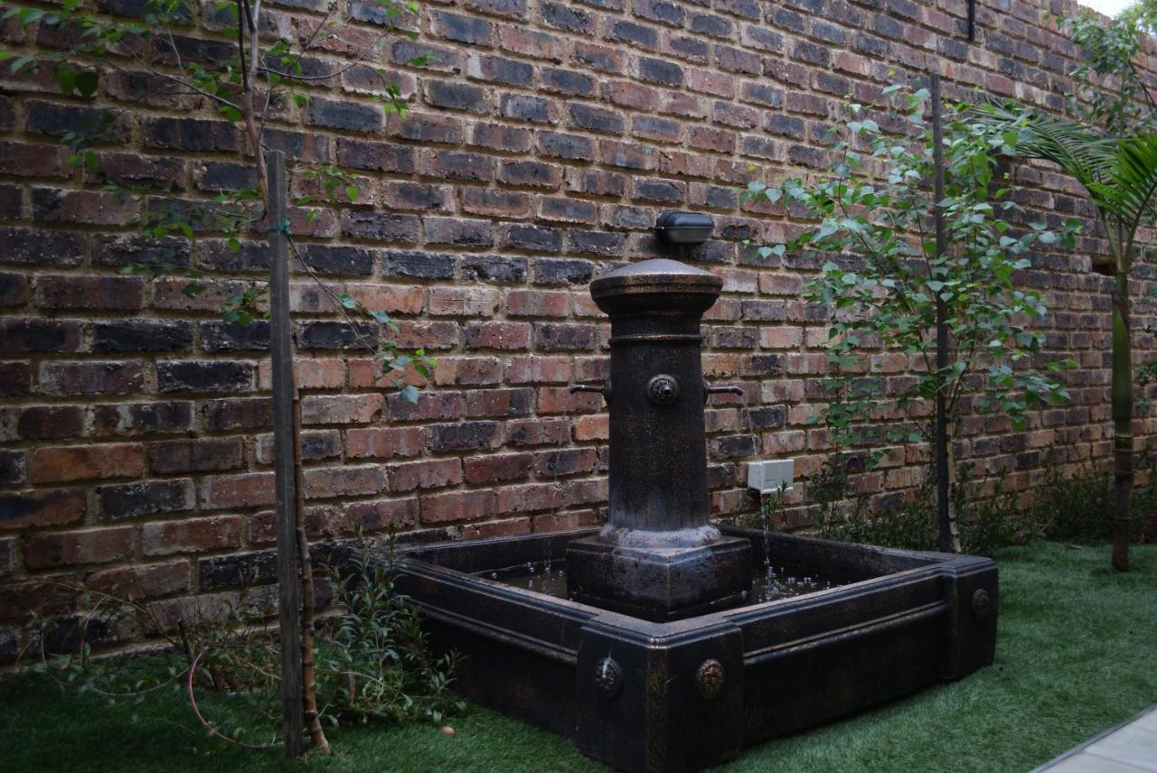 African Moon Corporate House Kempton Park Bagian luar foto