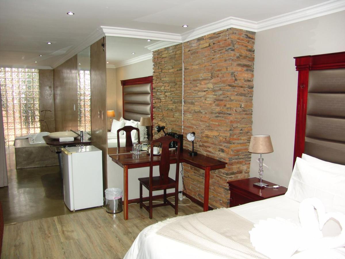 African Moon Corporate House Kempton Park Bagian luar foto