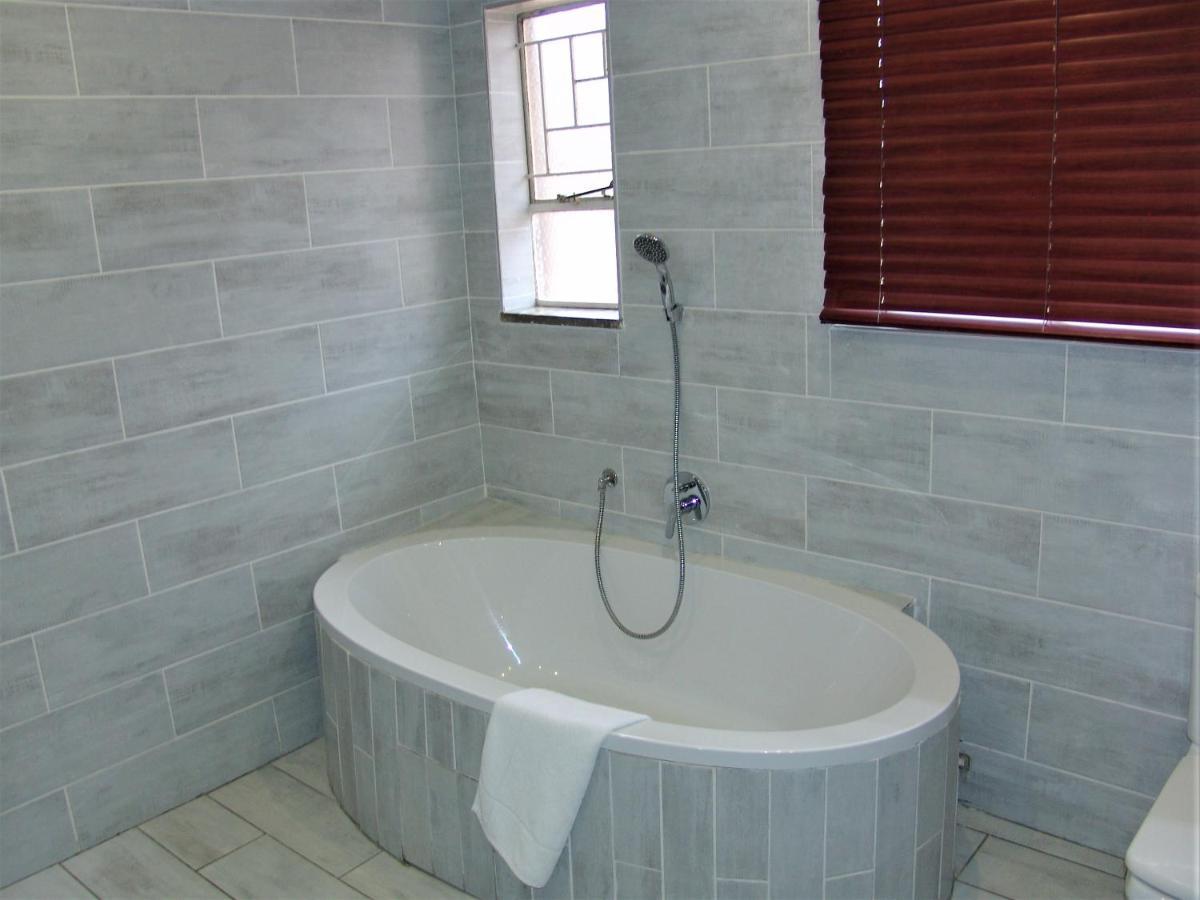 African Moon Corporate House Kempton Park Bagian luar foto