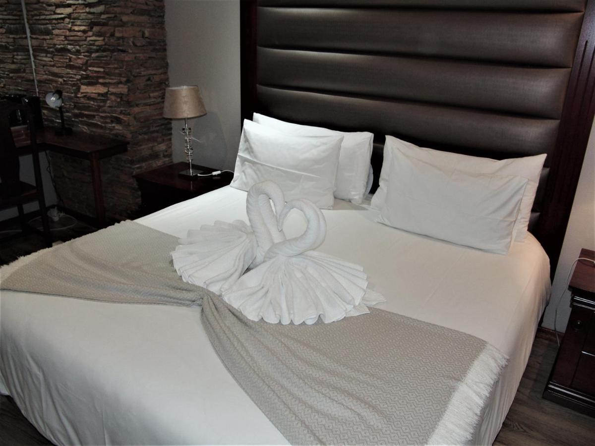African Moon Corporate House Kempton Park Bagian luar foto