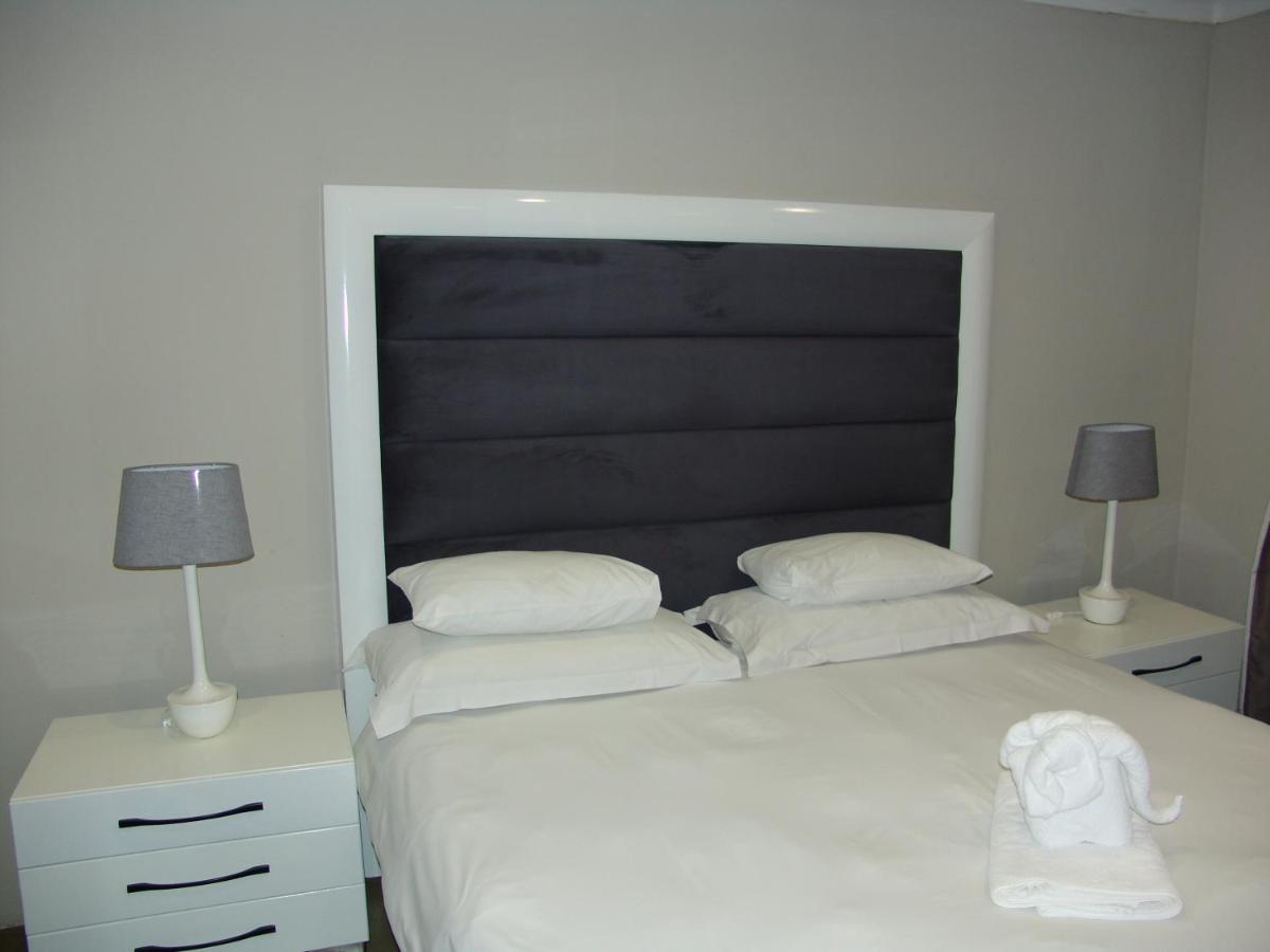 African Moon Corporate House Kempton Park Bagian luar foto