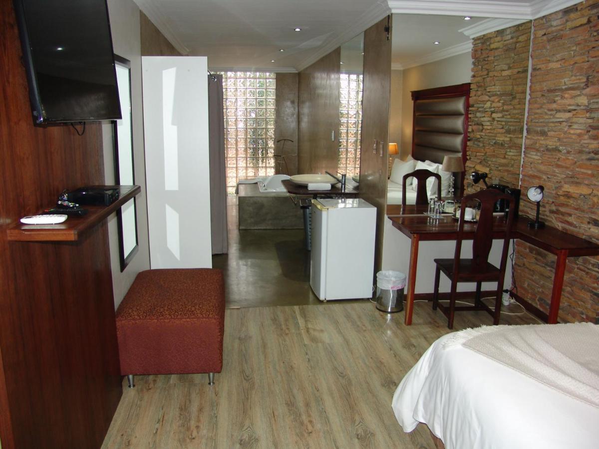 African Moon Corporate House Kempton Park Bagian luar foto