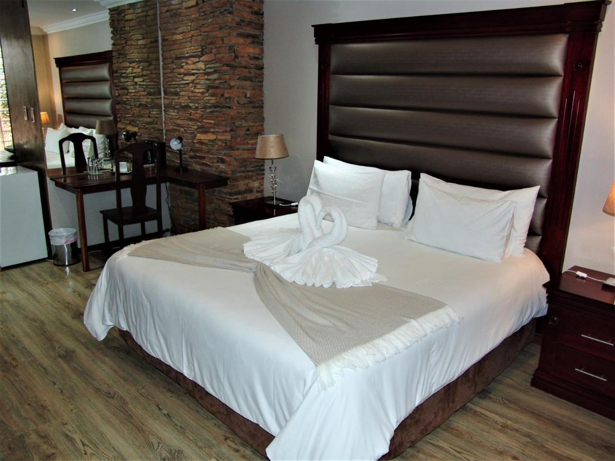 African Moon Corporate House Kempton Park Bagian luar foto