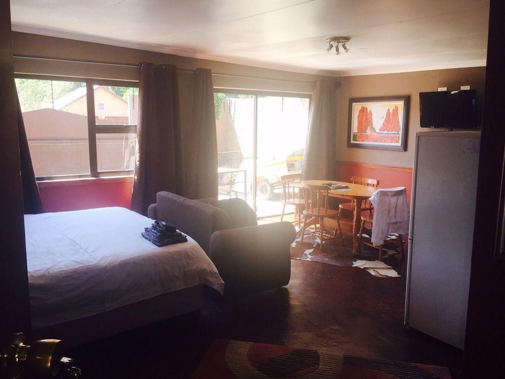 African Moon Corporate House Kempton Park Bagian luar foto