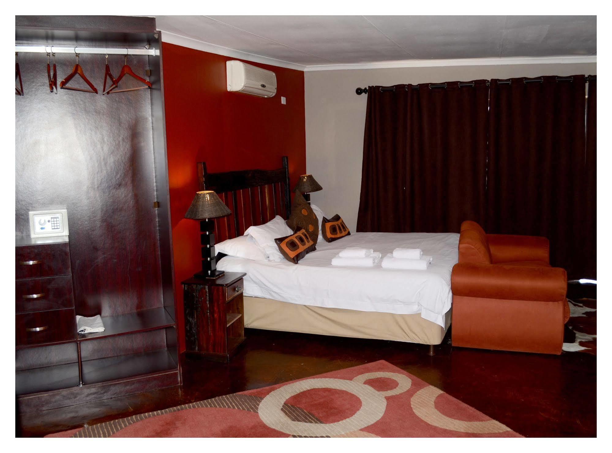 African Moon Corporate House Kempton Park Bagian luar foto